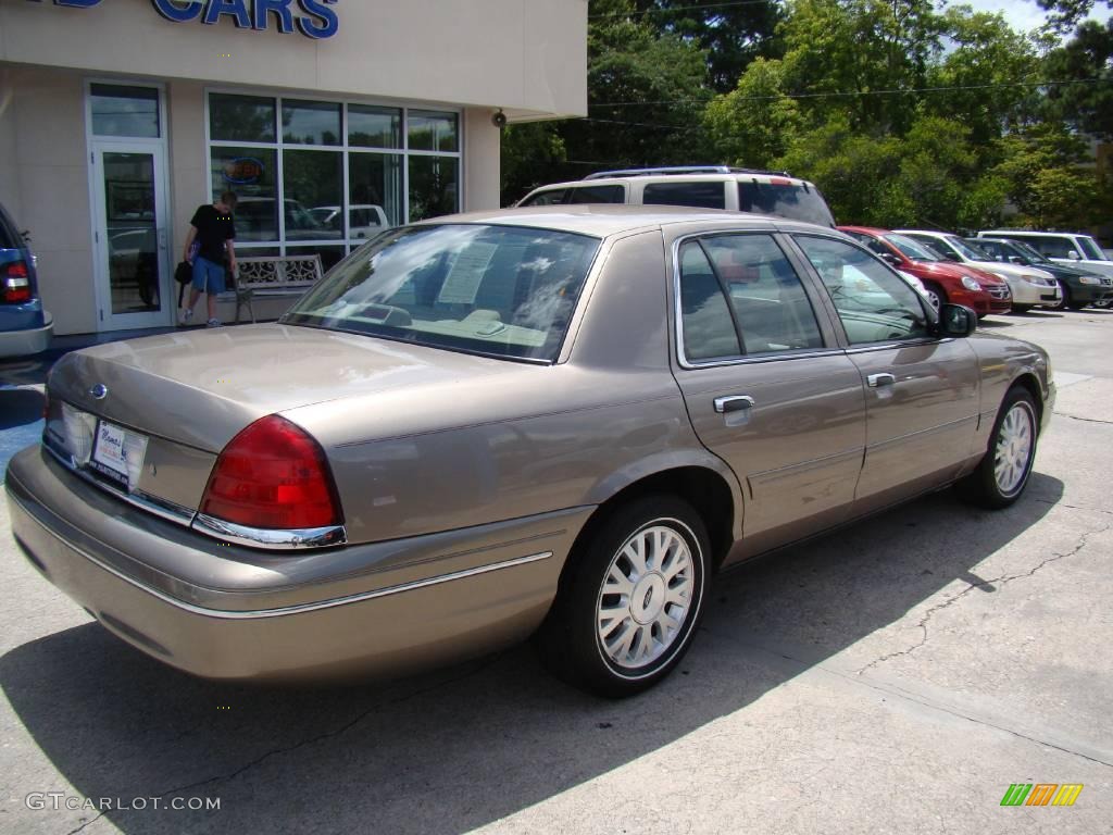 2004 Crown Victoria LX - Arizona Beige Metallic / Medium Parchment photo #8