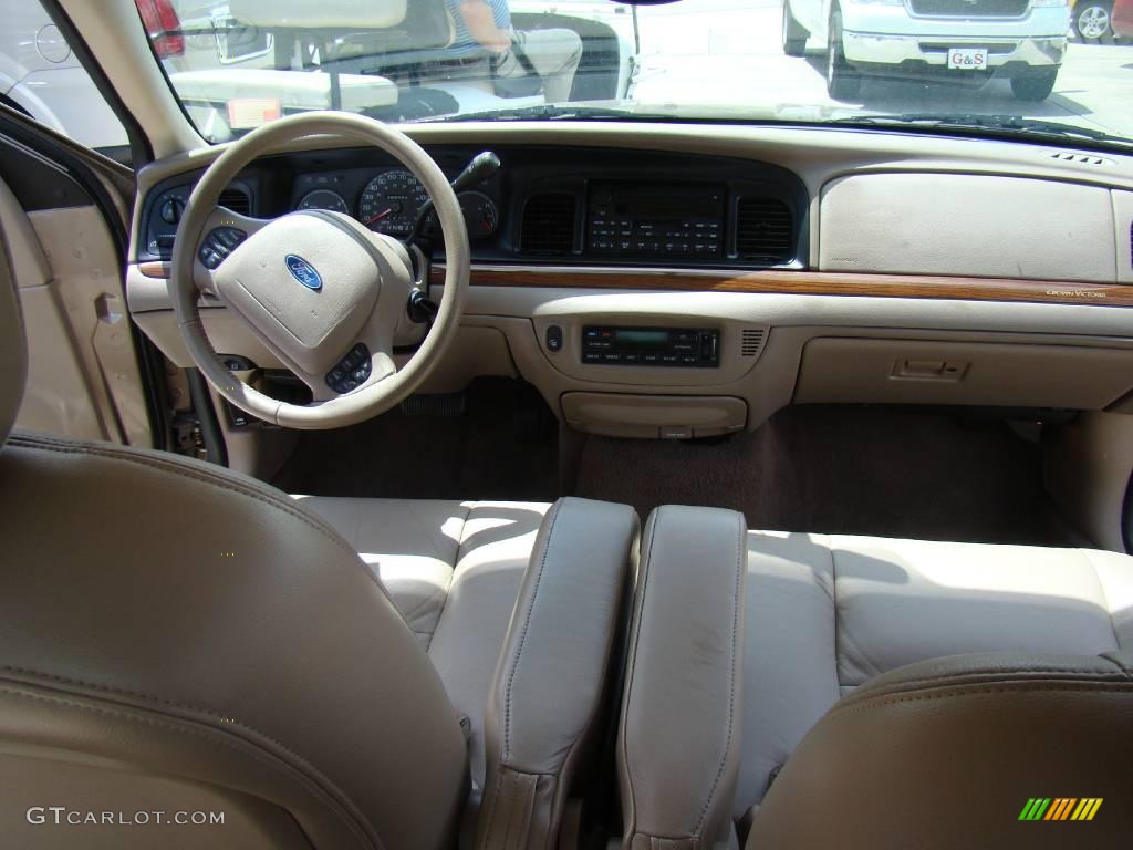 2004 Crown Victoria LX - Arizona Beige Metallic / Medium Parchment photo #13