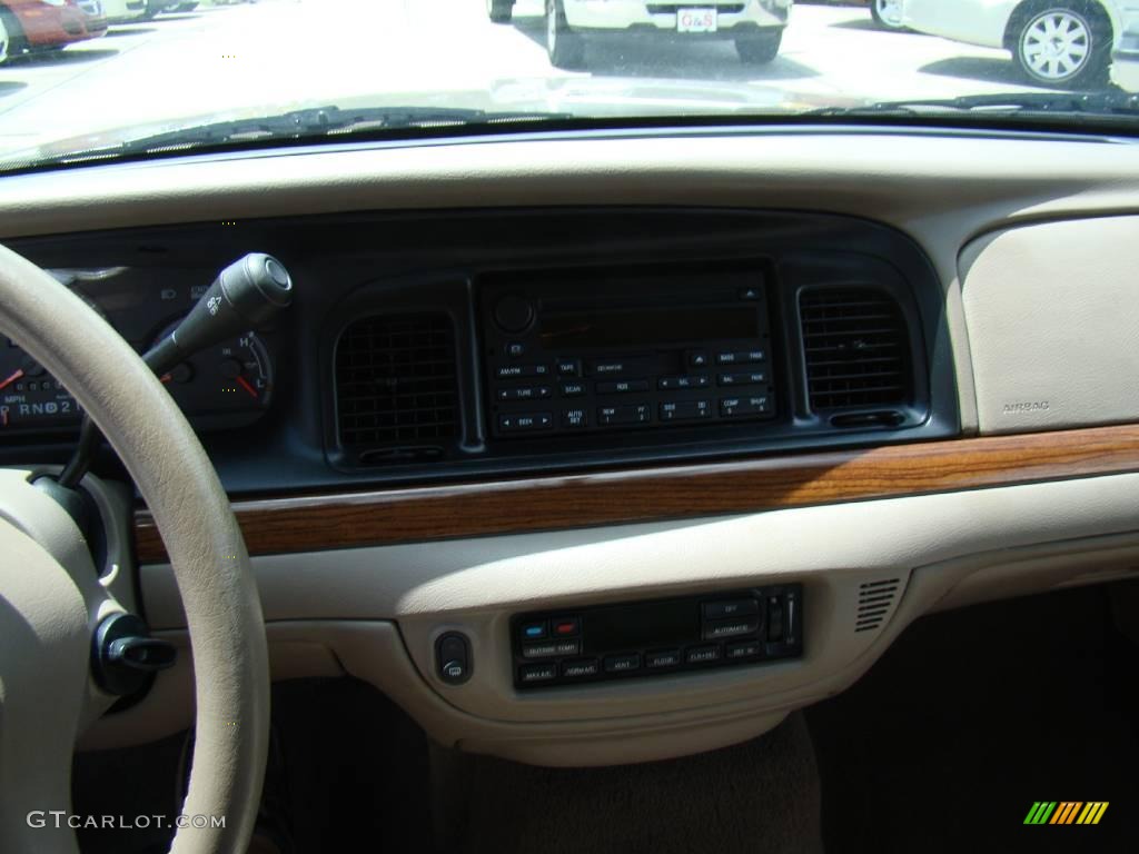 2004 Crown Victoria LX - Arizona Beige Metallic / Medium Parchment photo #15