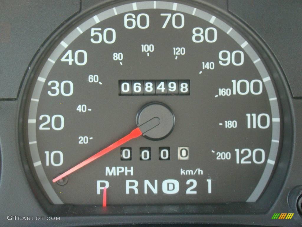 2004 Crown Victoria LX - Arizona Beige Metallic / Medium Parchment photo #17
