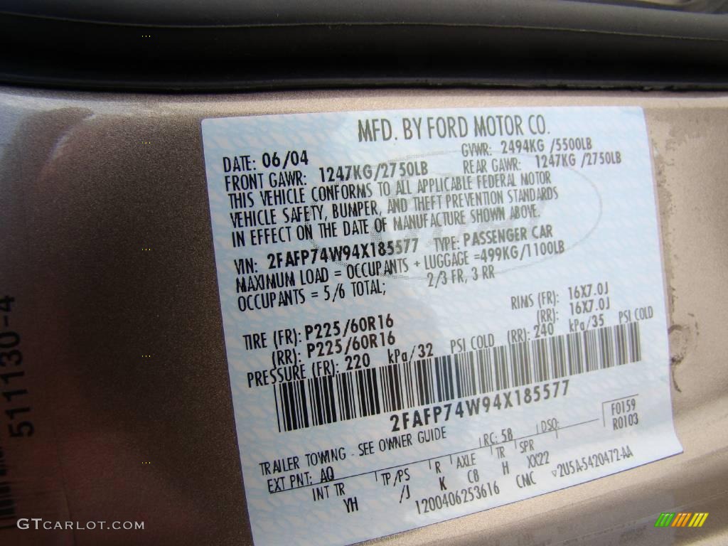 2004 Crown Victoria LX - Arizona Beige Metallic / Medium Parchment photo #18
