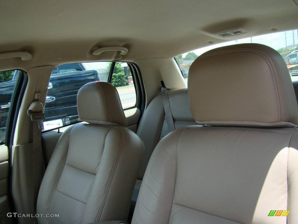 2004 Crown Victoria LX - Arizona Beige Metallic / Medium Parchment photo #24