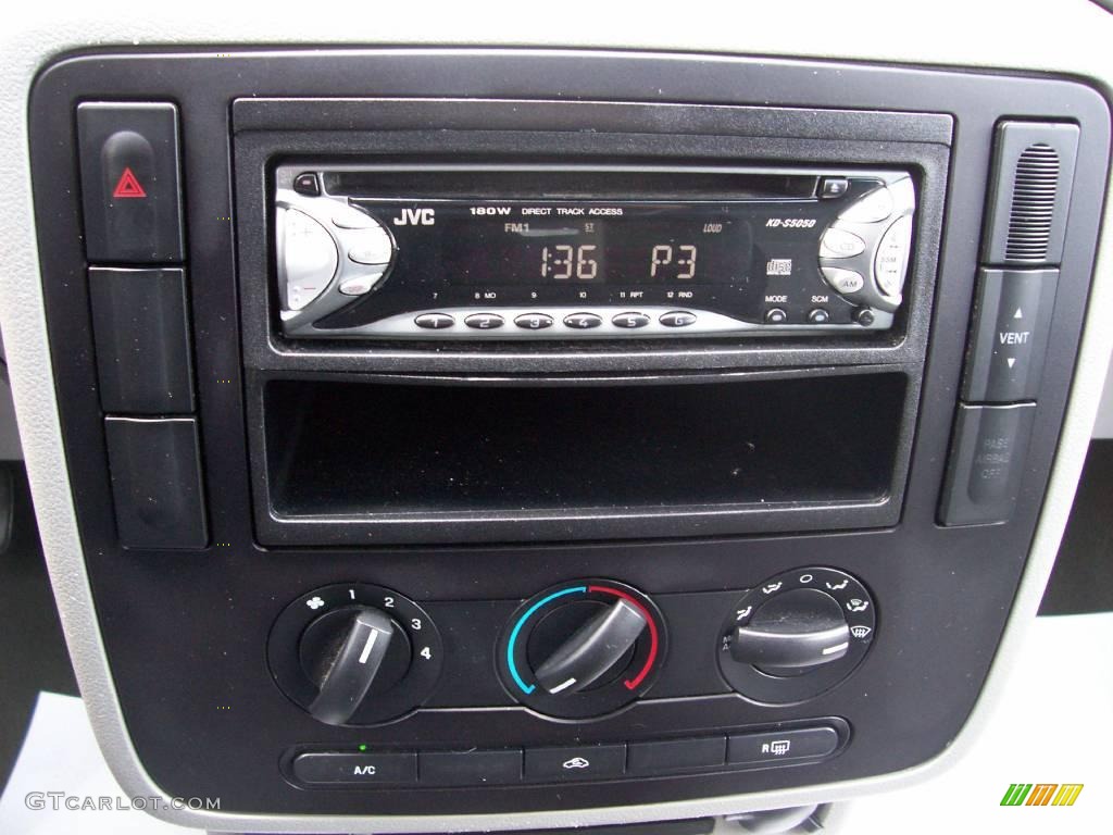2004 Freestar S - Silver Birch Metallic / Flint Grey photo #5