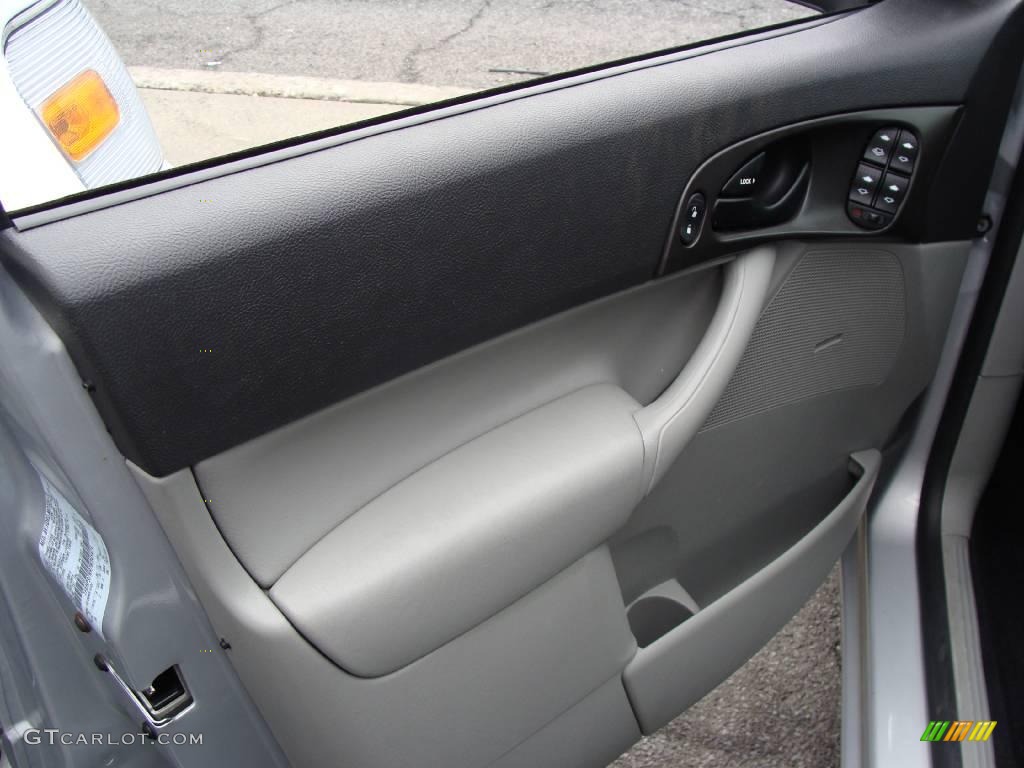 2007 Focus ZX5 SES Hatchback - CD Silver Metallic / Charcoal/Light Flint photo #7
