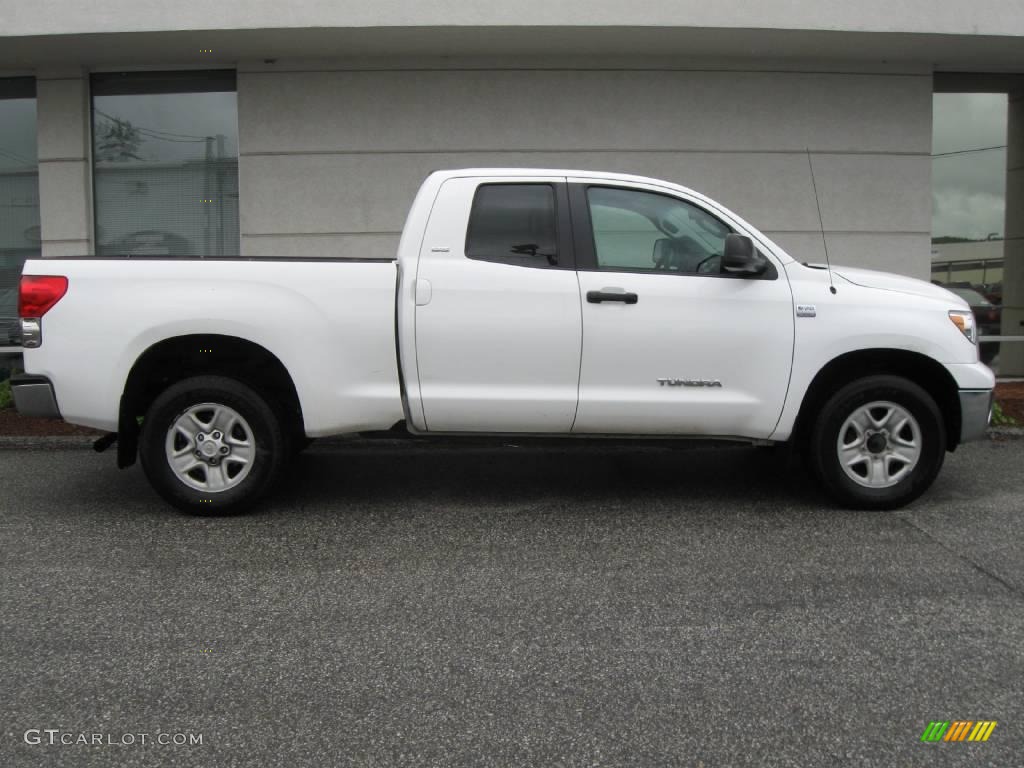 2007 Tundra SR5 Double Cab 4x4 - Super White / Graphite Gray photo #2