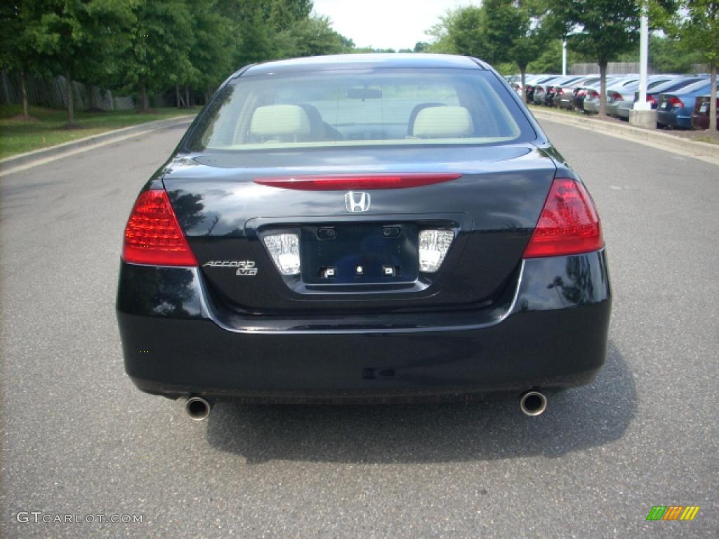 2006 Accord LX V6 Sedan - Nighthawk Black Pearl / Gray photo #4