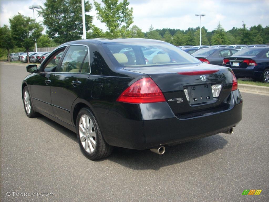 2006 Accord LX V6 Sedan - Nighthawk Black Pearl / Gray photo #5