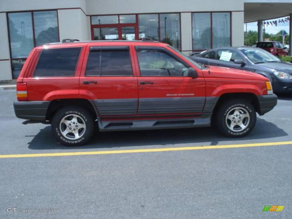 1997 Grand Cherokee Laredo - Flame Red / Agate Black photo #6