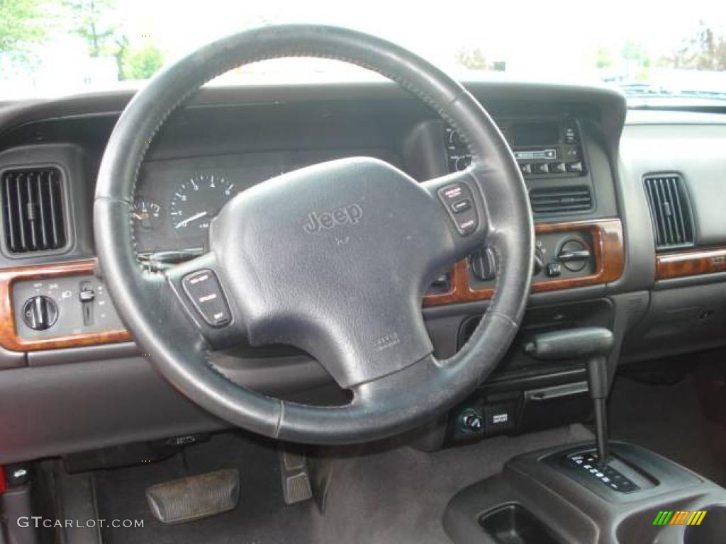 1997 Grand Cherokee Laredo - Flame Red / Agate Black photo #11