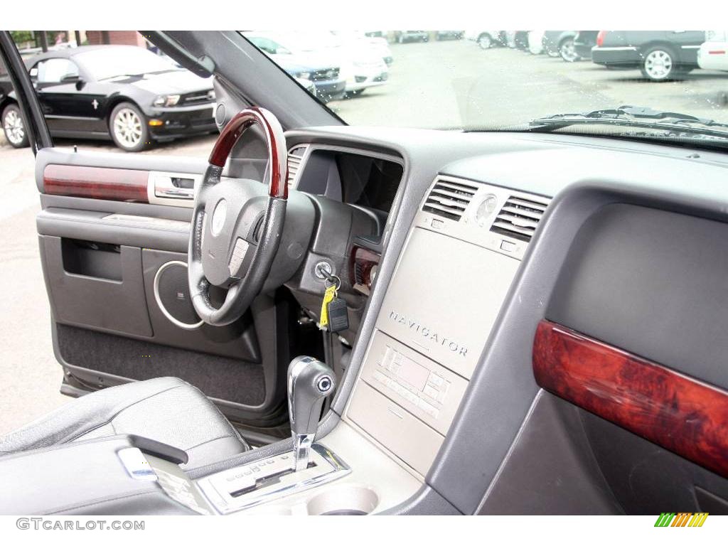 2006 Navigator Luxury 4x4 - Black / Charcoal Black photo #3