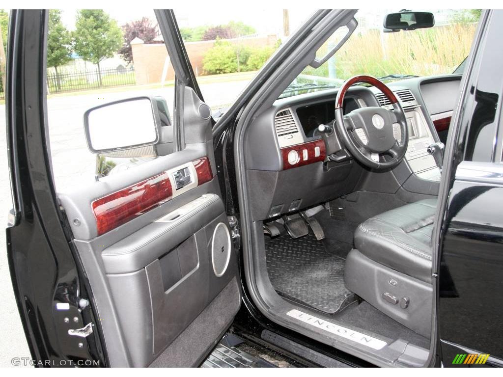 2006 Navigator Luxury 4x4 - Black / Charcoal Black photo #10