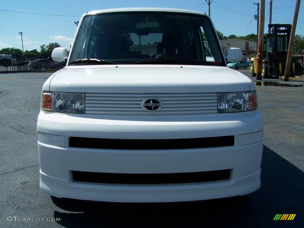 2006 xB  - Polar White / Dark Charcoal photo #2