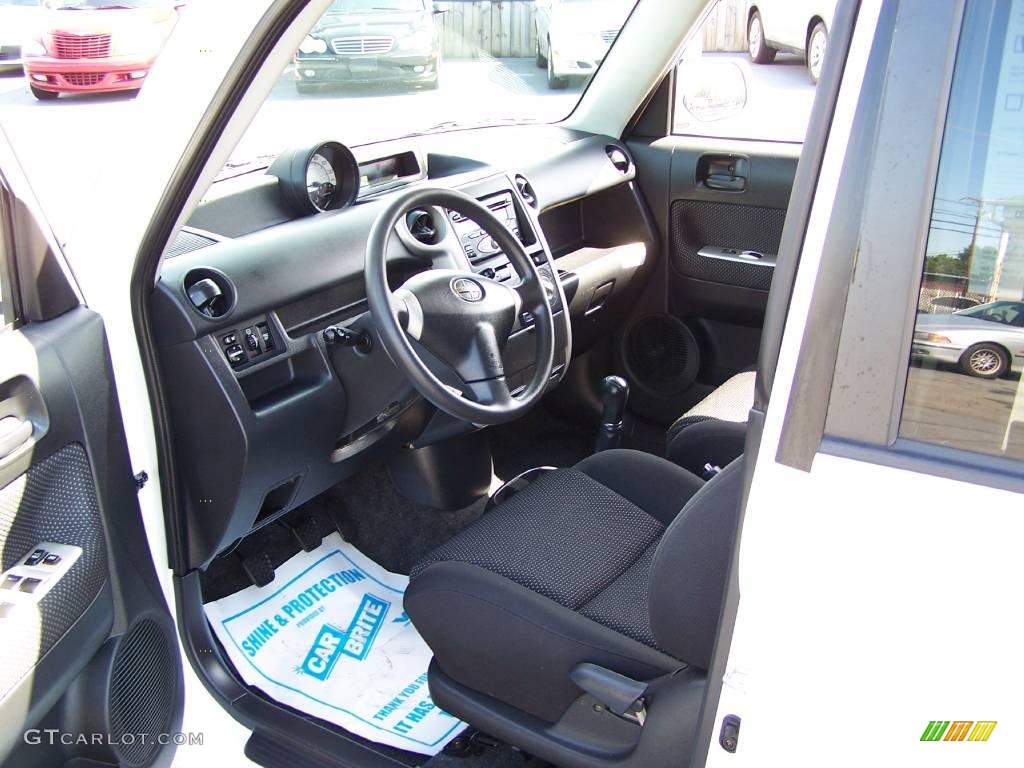 2006 xB  - Polar White / Dark Charcoal photo #5