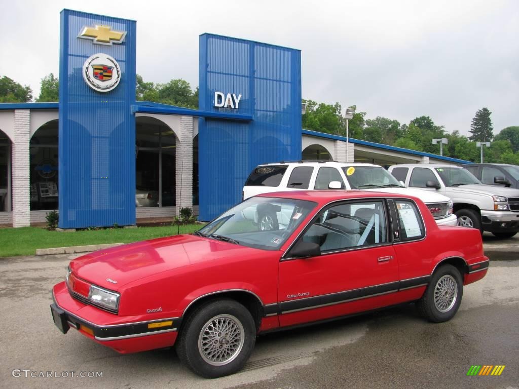 1990 Cutlass Calais S Coupe - Bright Red / Gray photo #1