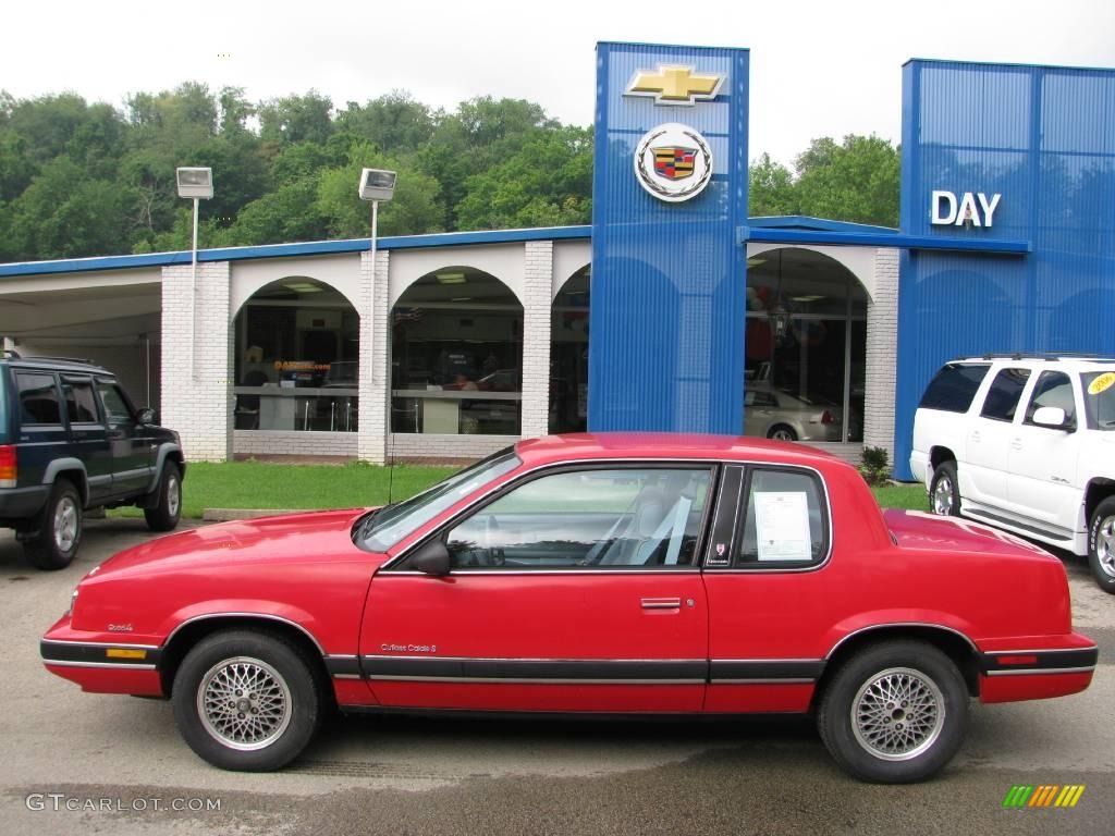 1990 Cutlass Calais S Coupe - Bright Red / Gray photo #2