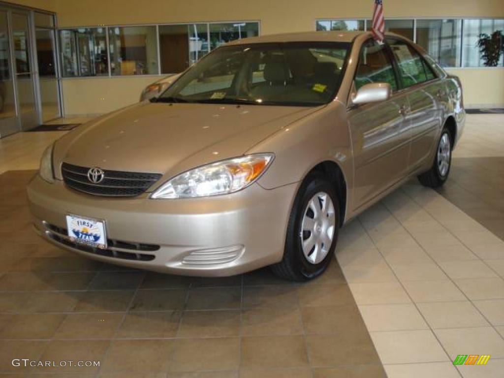 2003 Camry LE - Desert Sand Mica / Taupe photo #1