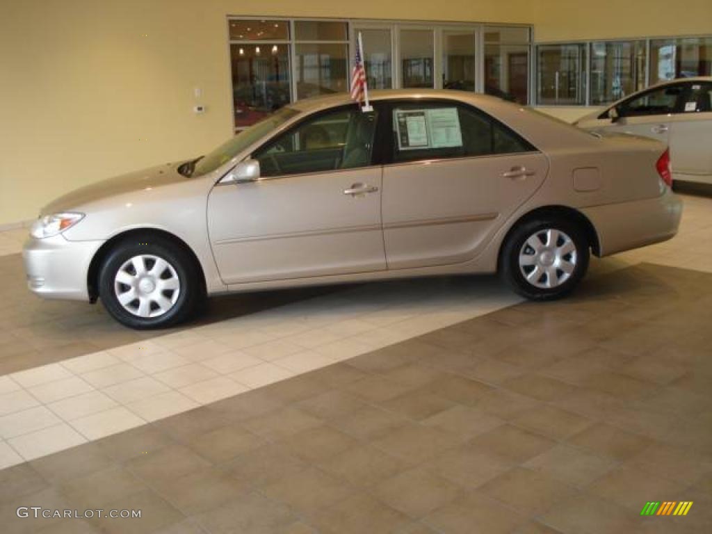 2003 Camry LE - Desert Sand Mica / Taupe photo #2