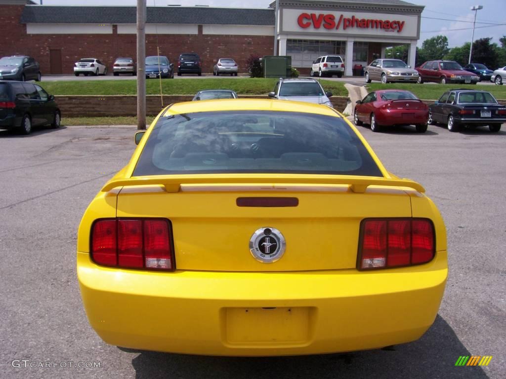 2005 Mustang V6 Deluxe Coupe - Screaming Yellow / Dark Charcoal photo #8