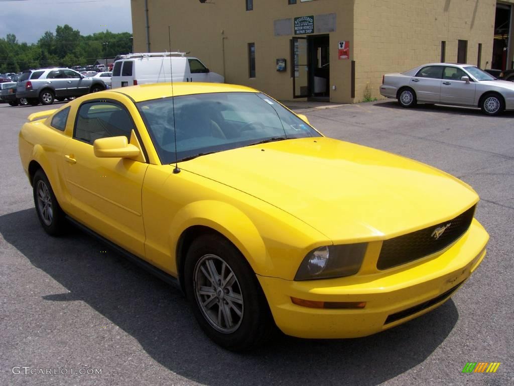 2005 Mustang V6 Deluxe Coupe - Screaming Yellow / Dark Charcoal photo #11