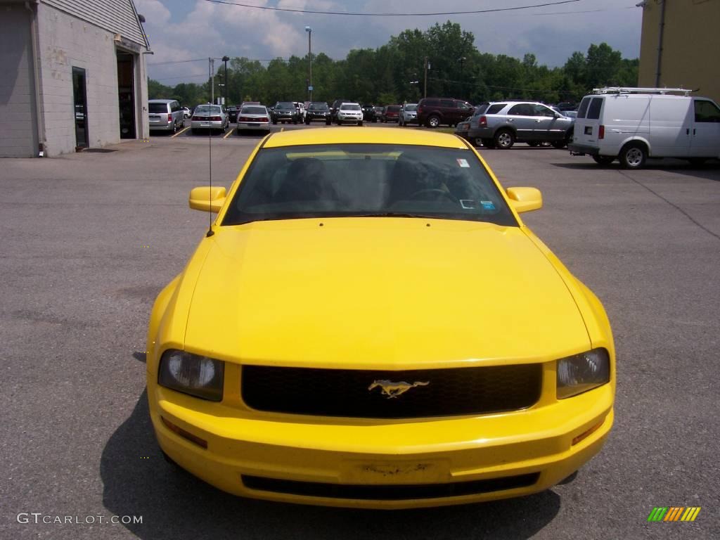 2005 Mustang V6 Deluxe Coupe - Screaming Yellow / Dark Charcoal photo #12