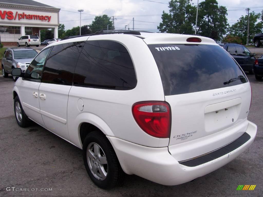 2005 Grand Caravan SXT - Stone White / Medium Slate Gray photo #8