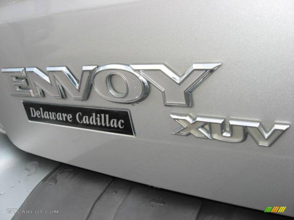 2004 Envoy XUV SLT 4x4 - Liquid Silver Metallic / Dark Pewter photo #48