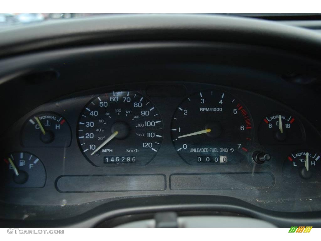 1995 Mustang V6 Coupe - Laser Red Metallic / Gray photo #10