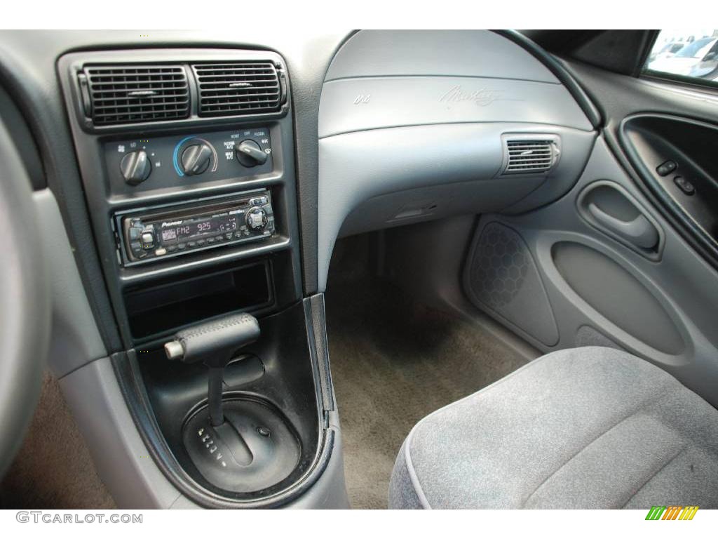 1995 Mustang V6 Coupe - Laser Red Metallic / Gray photo #11