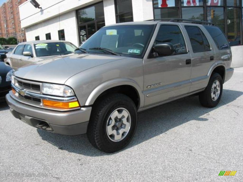 2002 Blazer LS 4x4 - Light Pewter Metallic / Graphite photo #2