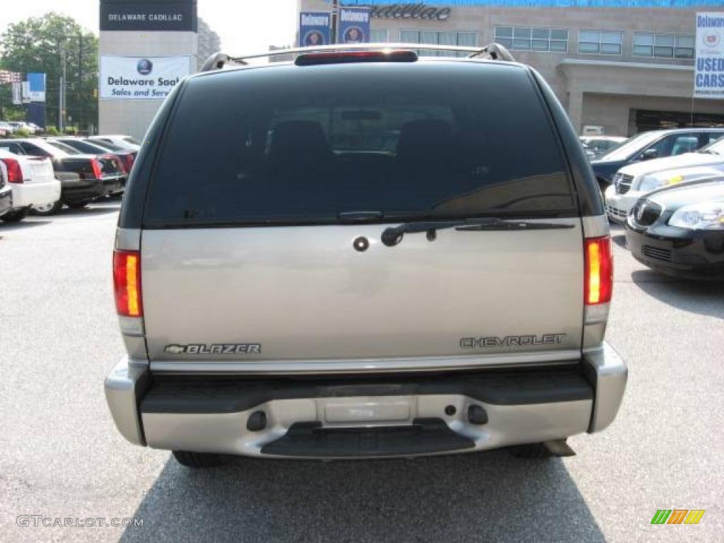 2002 Blazer LS 4x4 - Light Pewter Metallic / Graphite photo #6
