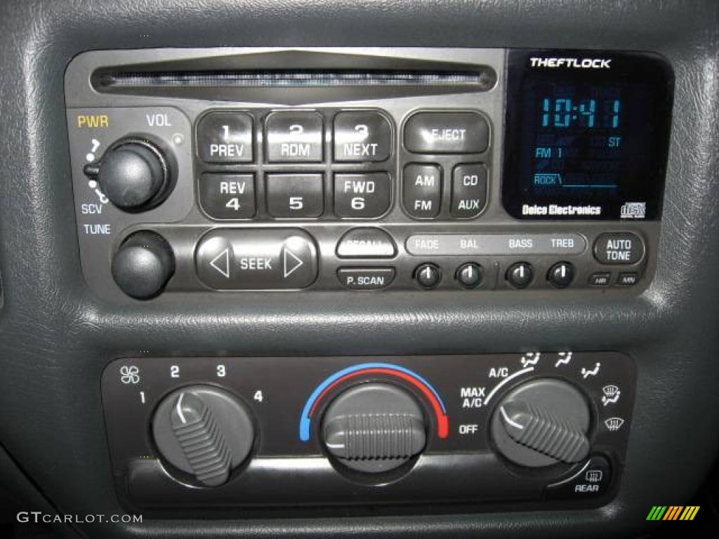 2002 Blazer LS 4x4 - Light Pewter Metallic / Graphite photo #20