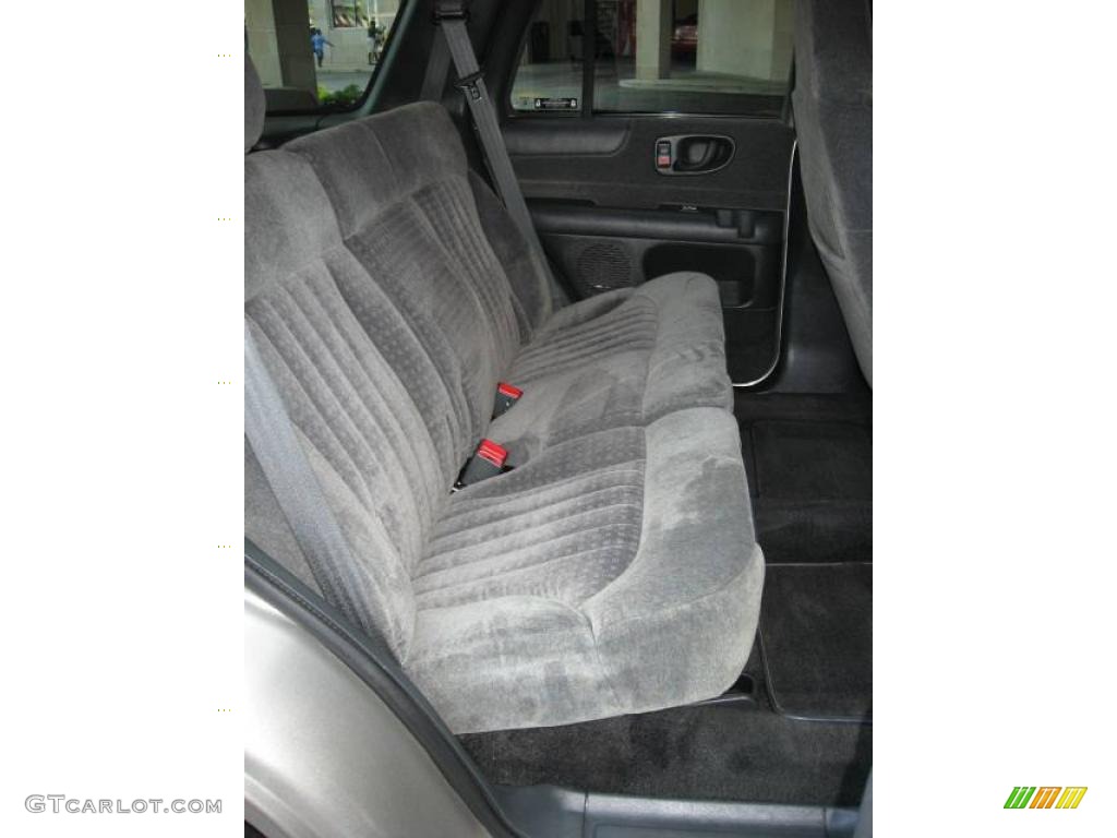 2002 Blazer LS 4x4 - Light Pewter Metallic / Graphite photo #30