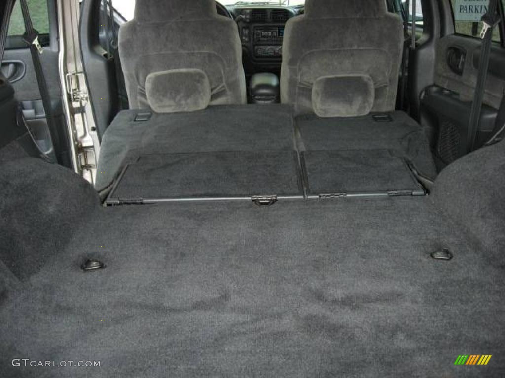 2002 Blazer LS 4x4 - Light Pewter Metallic / Graphite photo #37