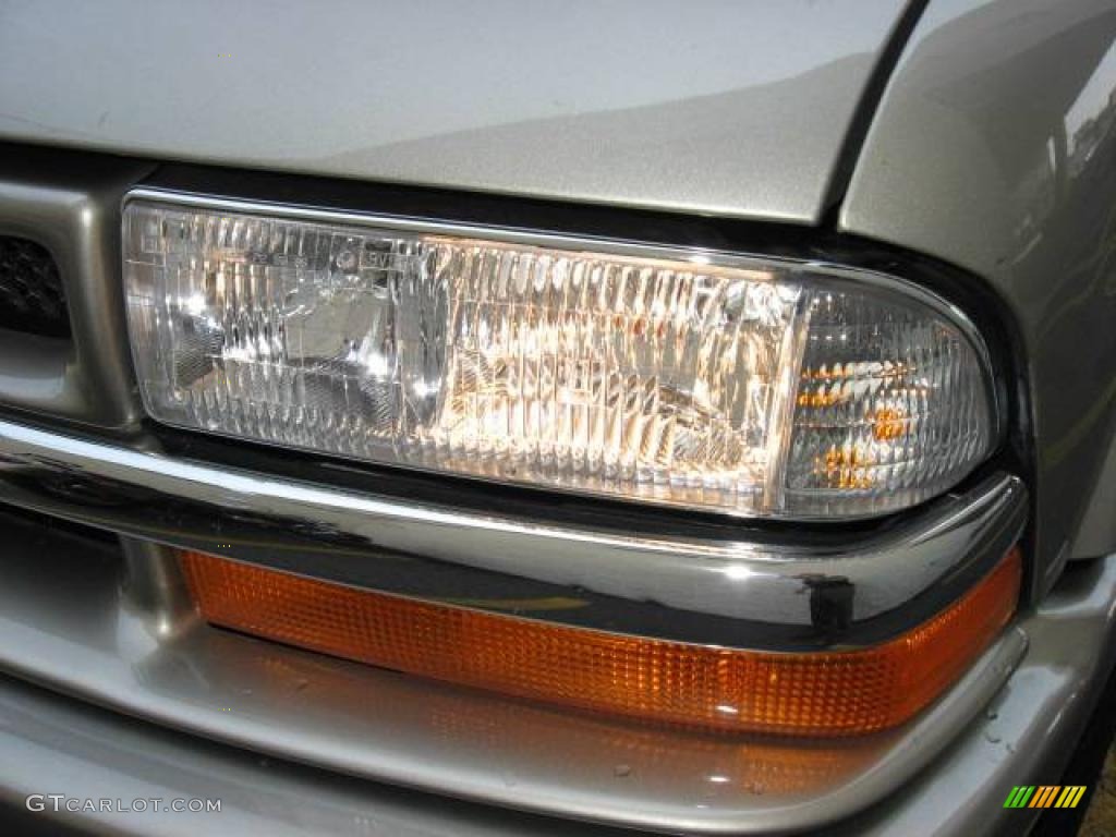 2002 Blazer LS 4x4 - Light Pewter Metallic / Graphite photo #42