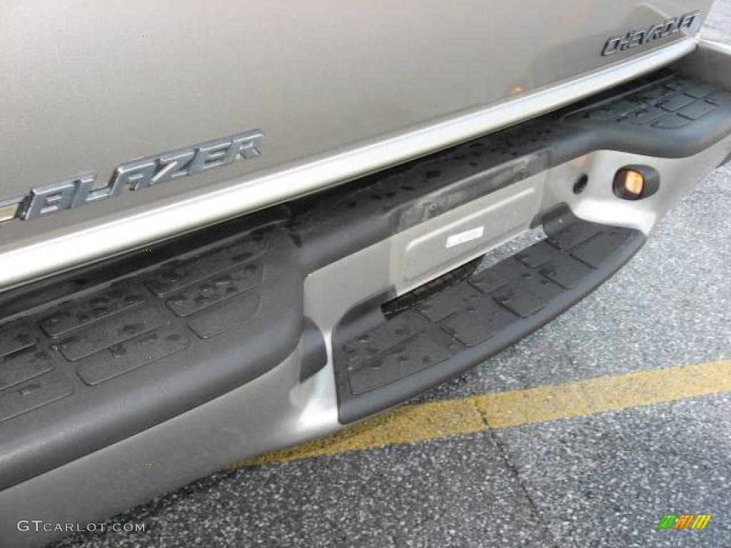 2002 Blazer LS 4x4 - Light Pewter Metallic / Graphite photo #47