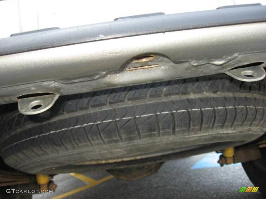 2002 Blazer LS 4x4 - Light Pewter Metallic / Graphite photo #48