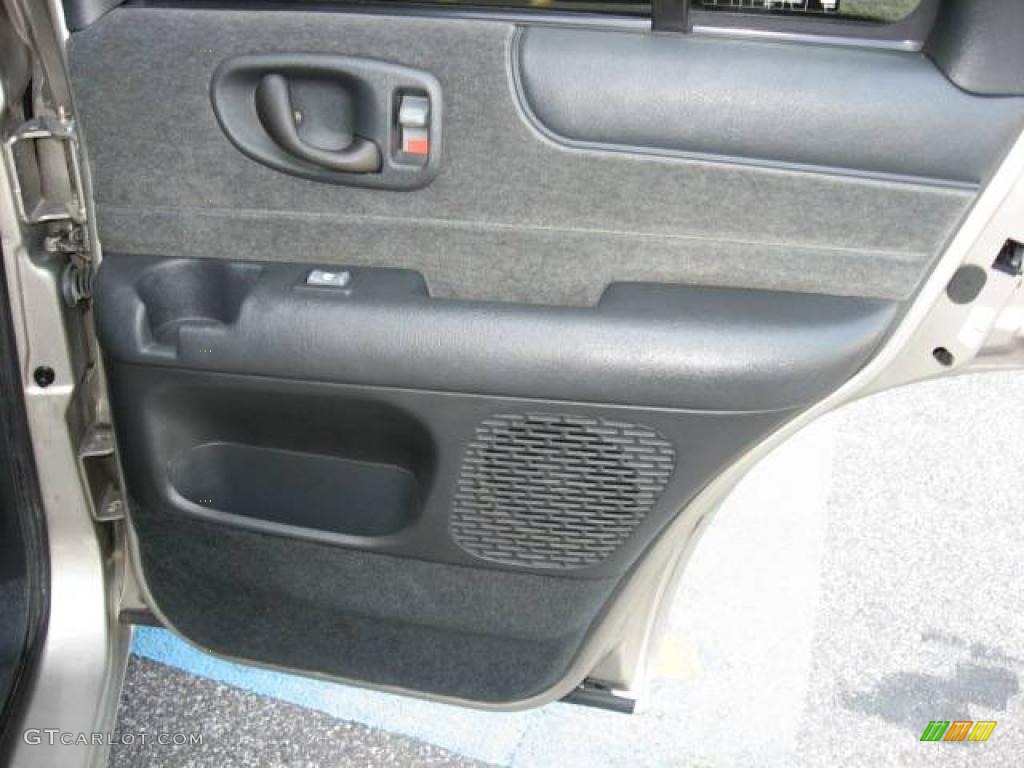 2002 Blazer LS 4x4 - Light Pewter Metallic / Graphite photo #53