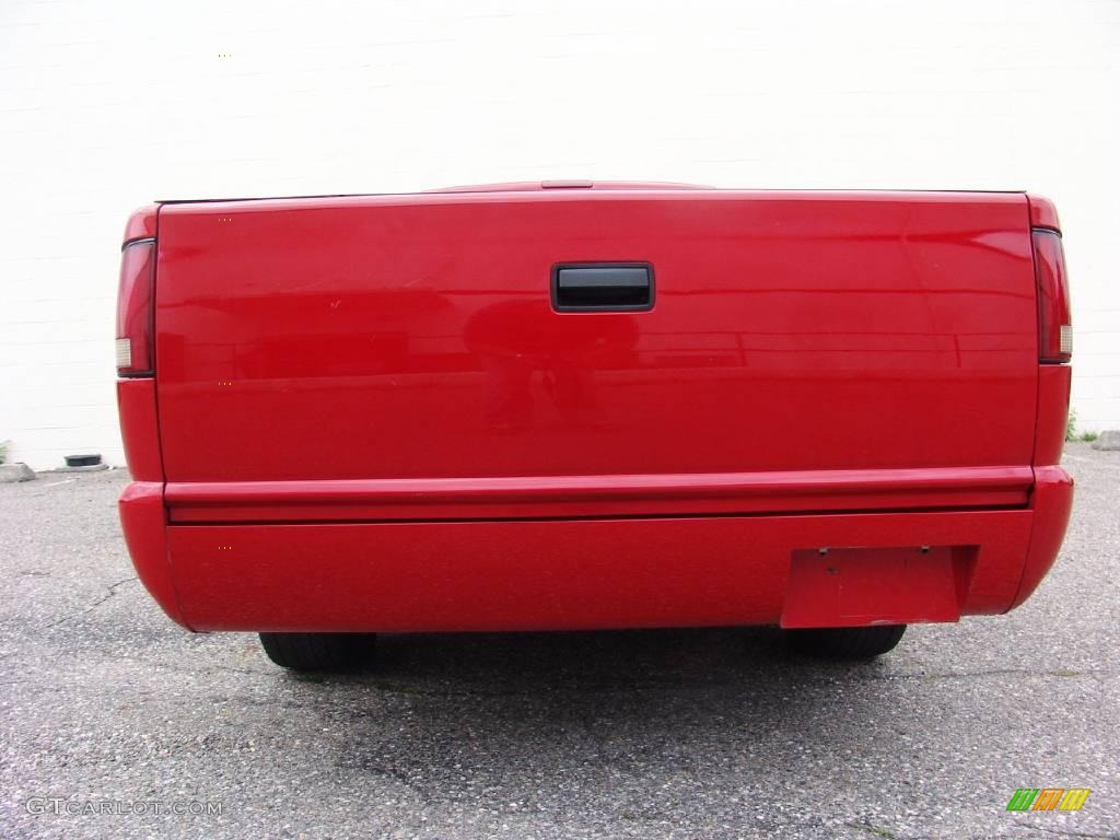 2002 S10 LS Extended Cab - Victory Red / Graphite photo #12