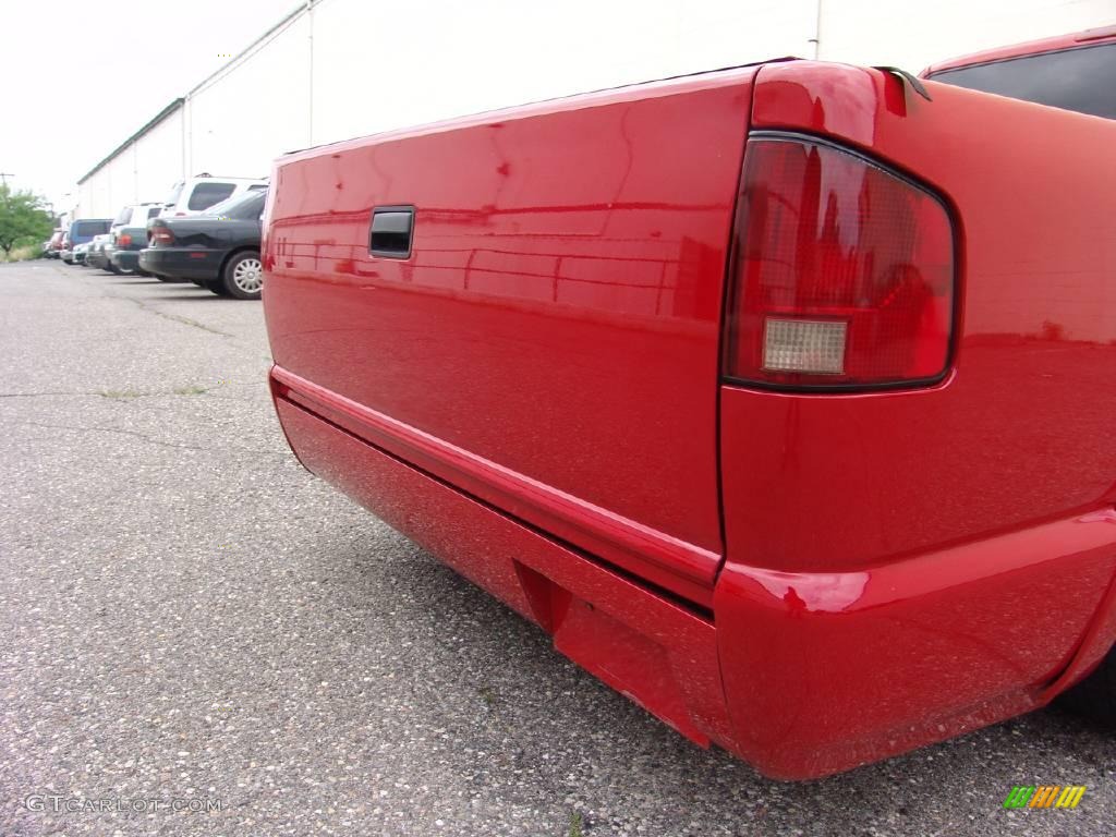 2002 S10 LS Extended Cab - Victory Red / Graphite photo #19