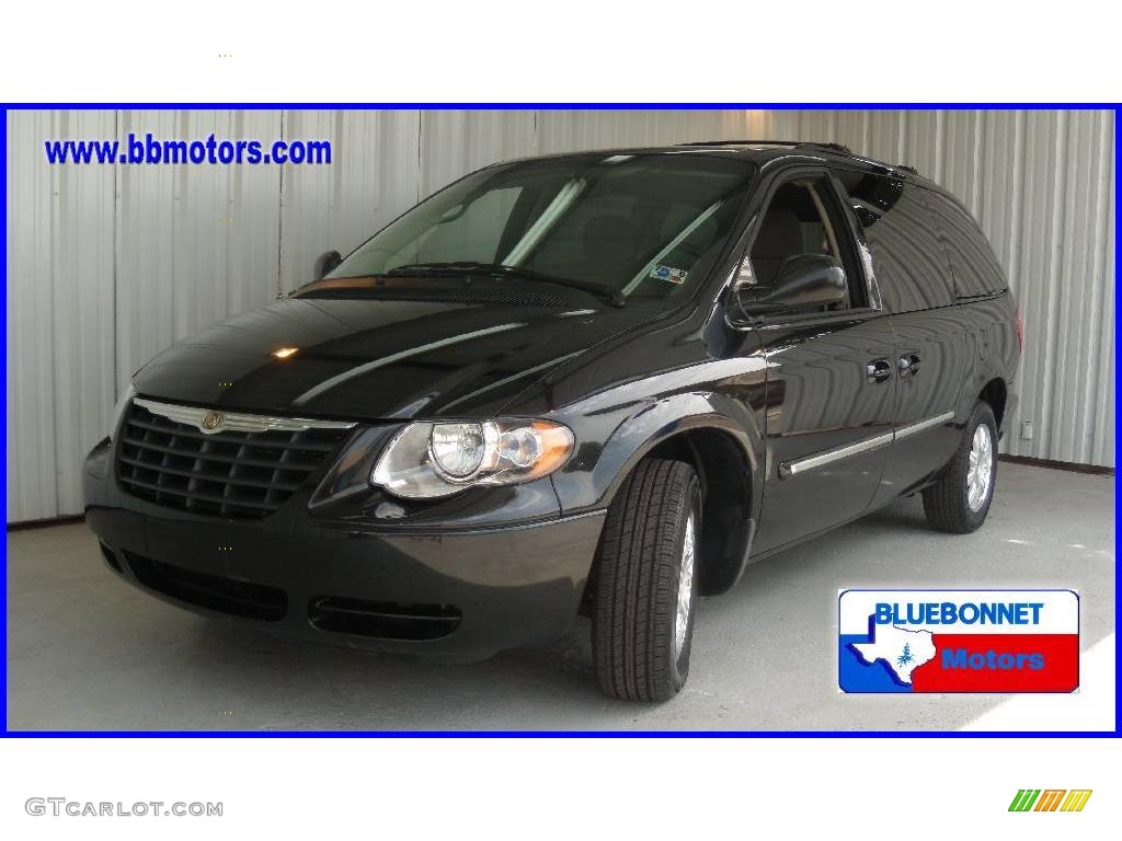 2007 Town & Country Touring - Brilliant Black Crystal Pearl / Medium Slate Gray photo #1
