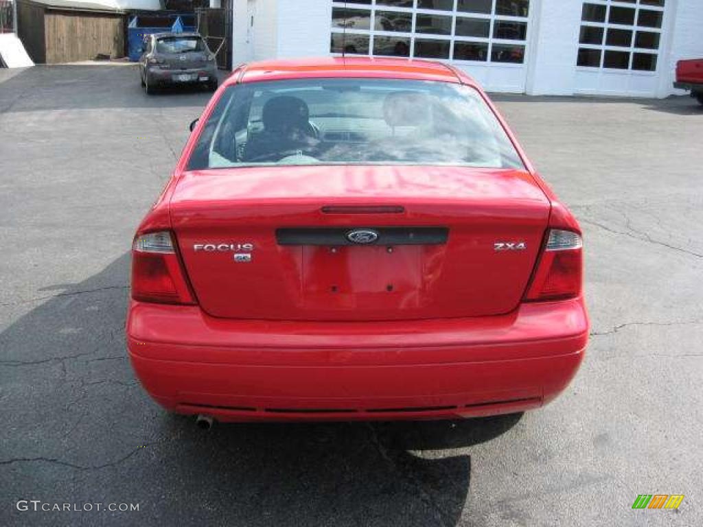 2005 Focus ZX4 SE Sedan - Infra-Red / Dark Flint/Light Flint photo #8
