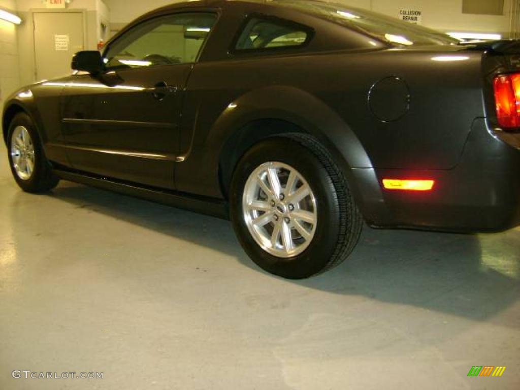 2008 Mustang V6 Deluxe Coupe - Alloy Metallic / Light Graphite photo #15