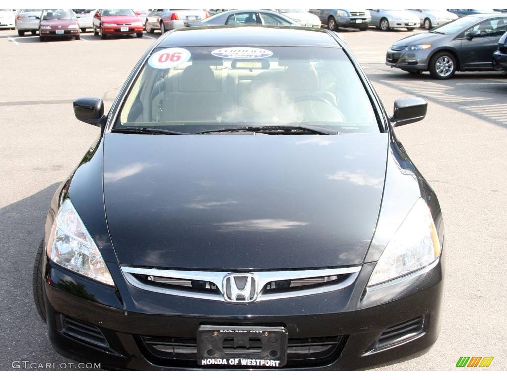 2006 Accord SE Sedan - Nighthawk Black Pearl / Ivory photo #2