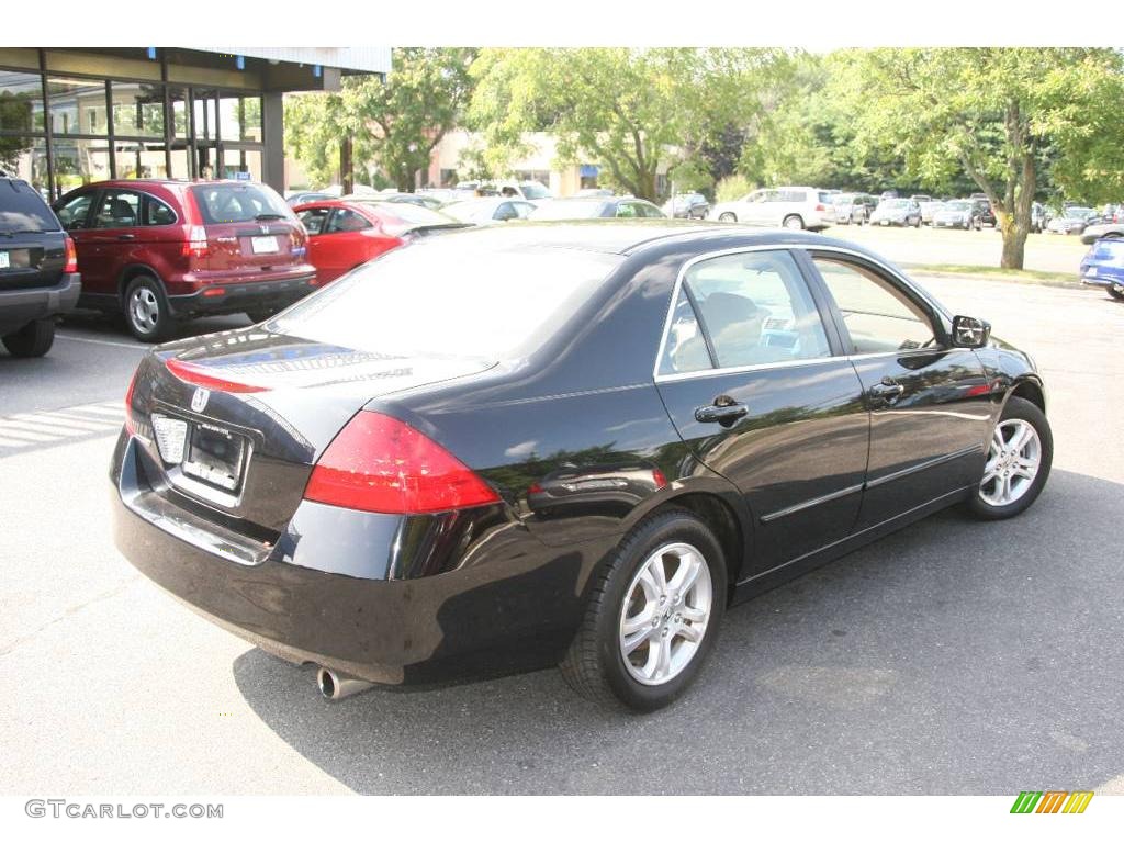 2006 Accord SE Sedan - Nighthawk Black Pearl / Ivory photo #5