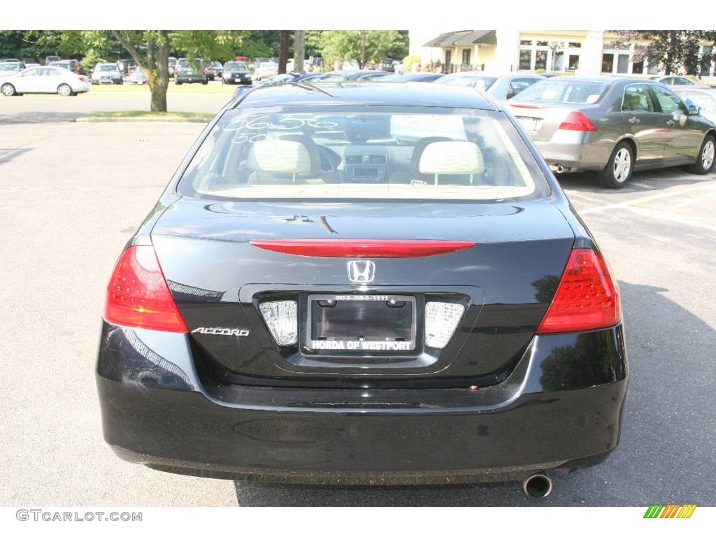 2006 Accord SE Sedan - Nighthawk Black Pearl / Ivory photo #6