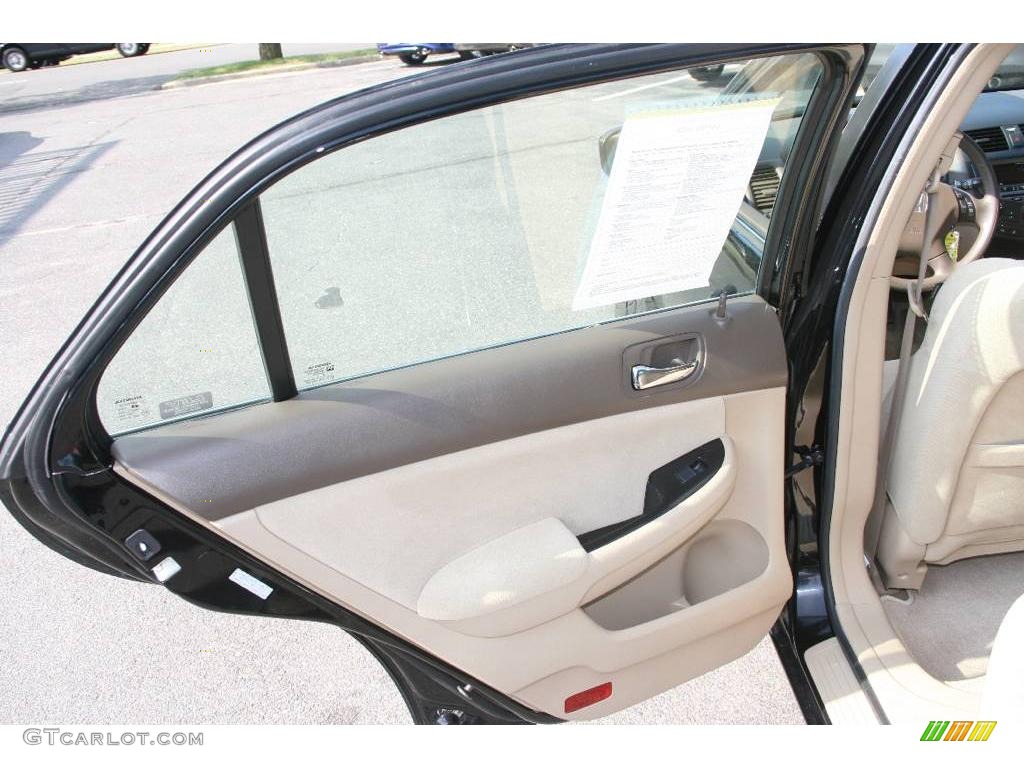 2006 Accord SE Sedan - Nighthawk Black Pearl / Ivory photo #15