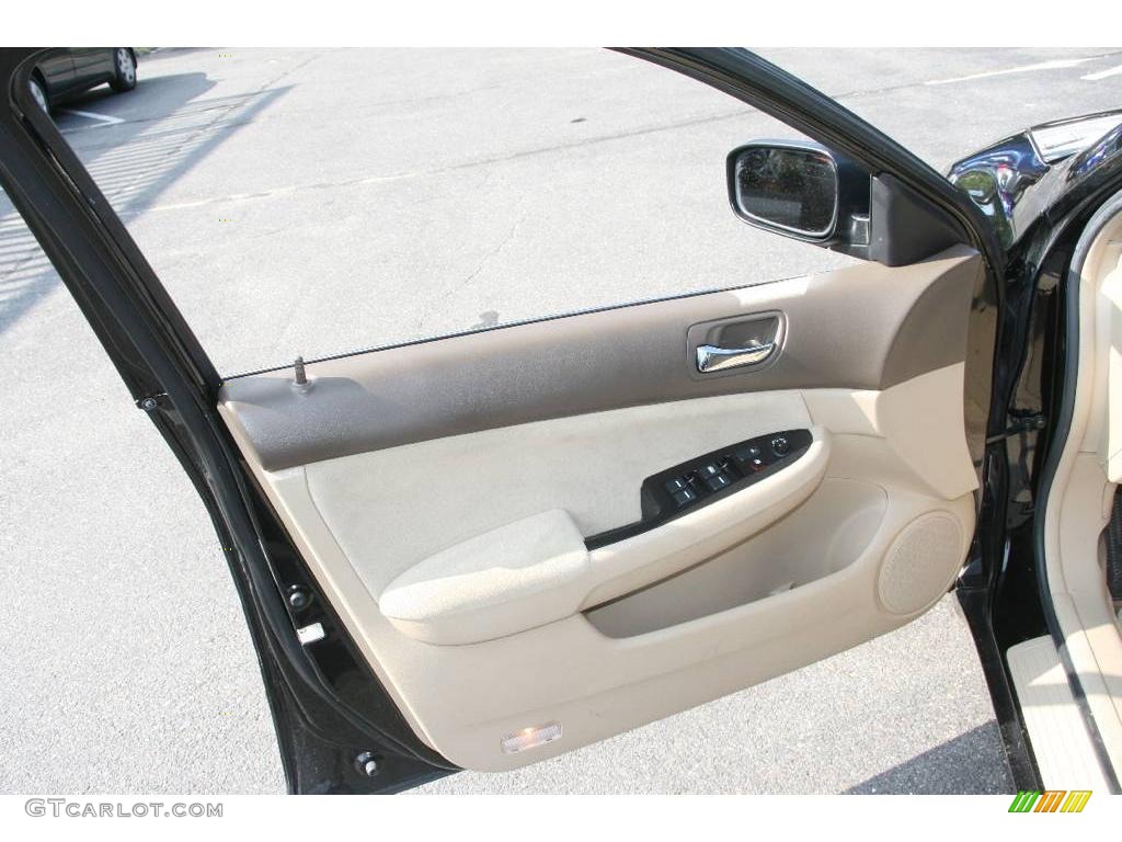 2006 Accord SE Sedan - Nighthawk Black Pearl / Ivory photo #16