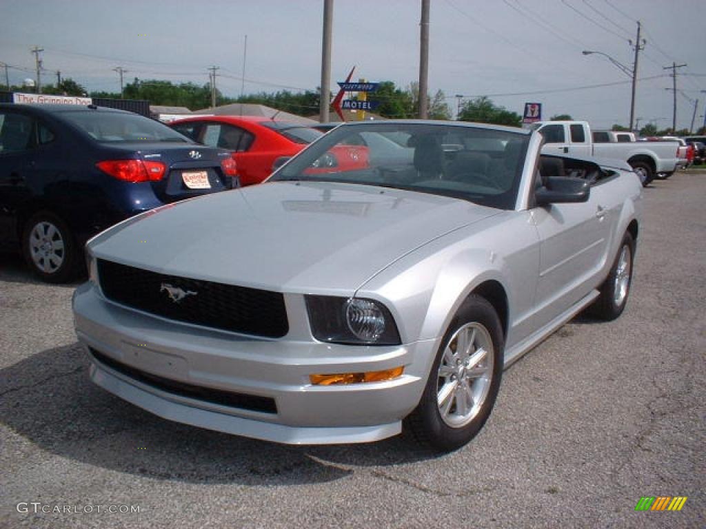 2007 Mustang V6 Deluxe Convertible - Satin Silver Metallic / Dark Charcoal photo #1