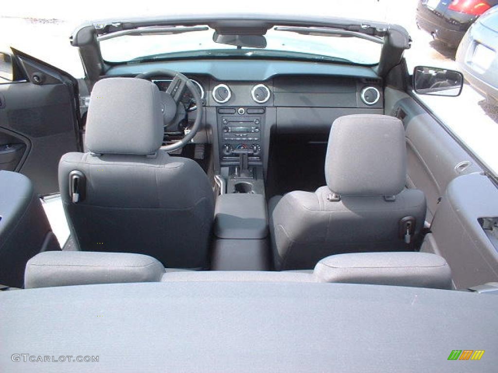 2007 Mustang V6 Deluxe Convertible - Satin Silver Metallic / Dark Charcoal photo #8