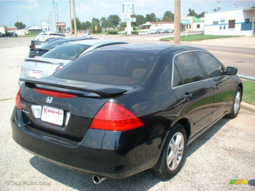2006 Accord SE Sedan - Nighthawk Black Pearl / Ivory photo #2